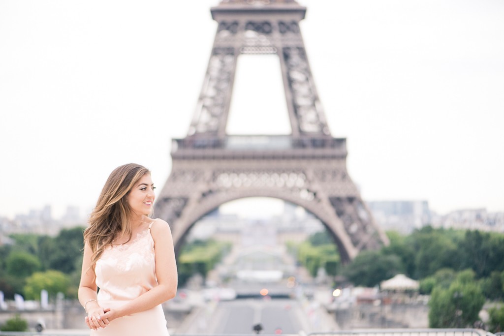 Paris-Eiffel-Tower-Sunrise-Couple-125